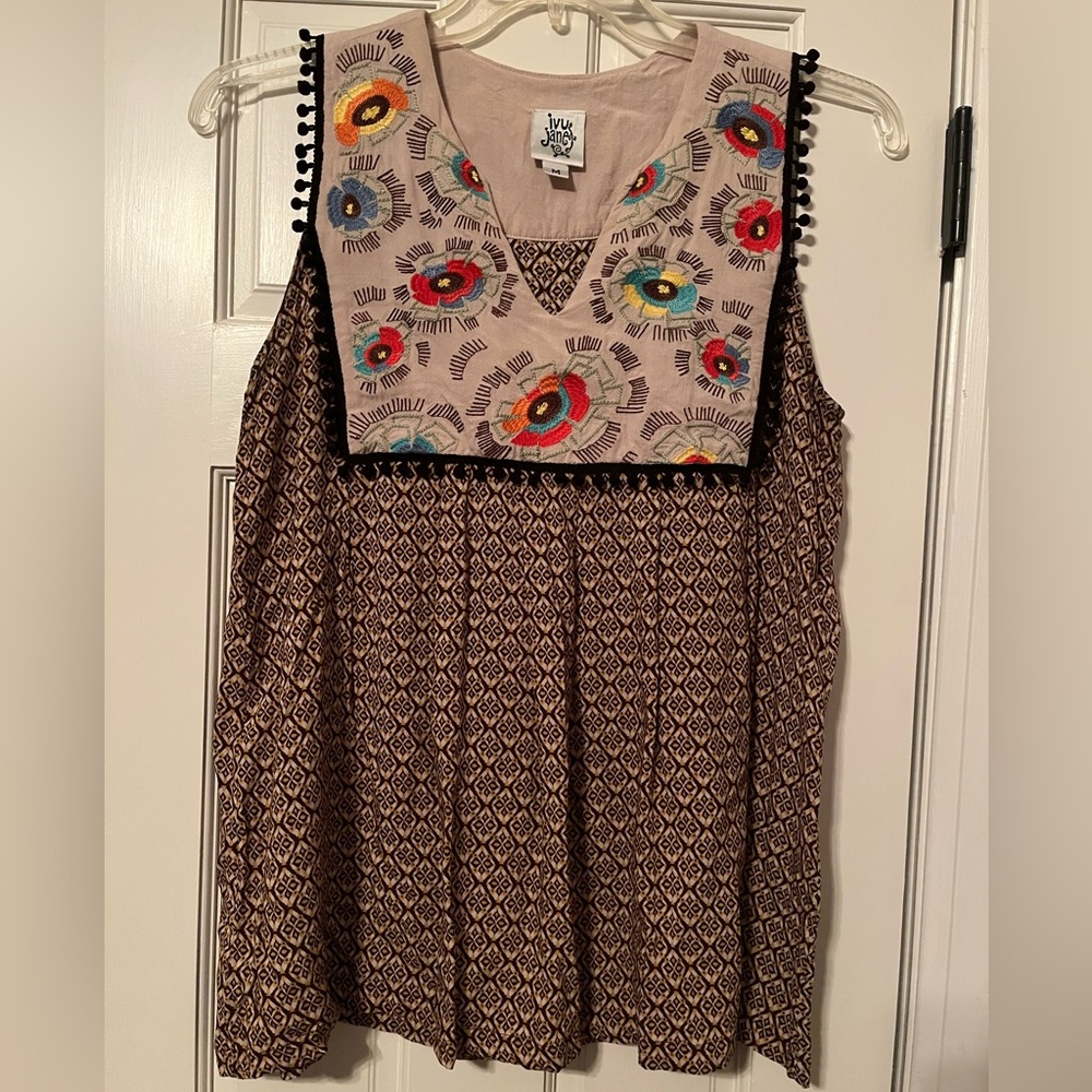 Ivy Jane Floral Embroidered Sleeveless Top - Medium